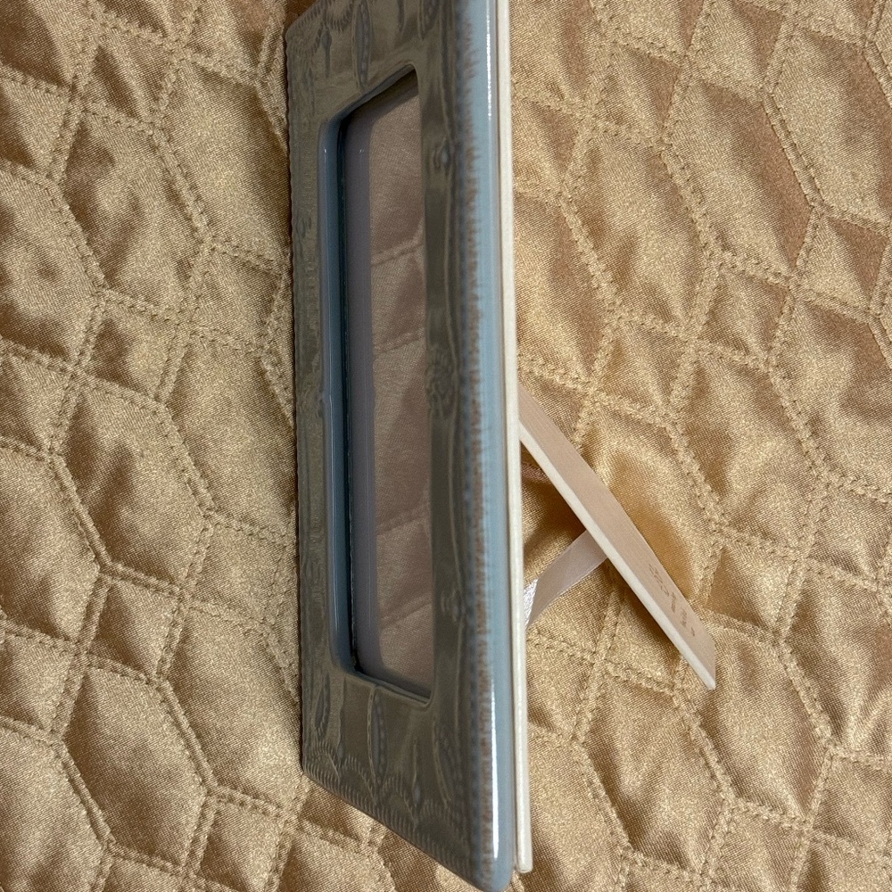 Lenox American by Design French Perle 4"x6" Table Top Picture Frame in Ice Blue - Picture 7 of 10